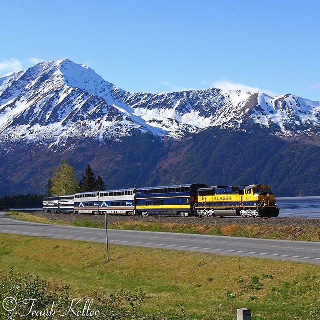 Cruise train along Turnagain Arm